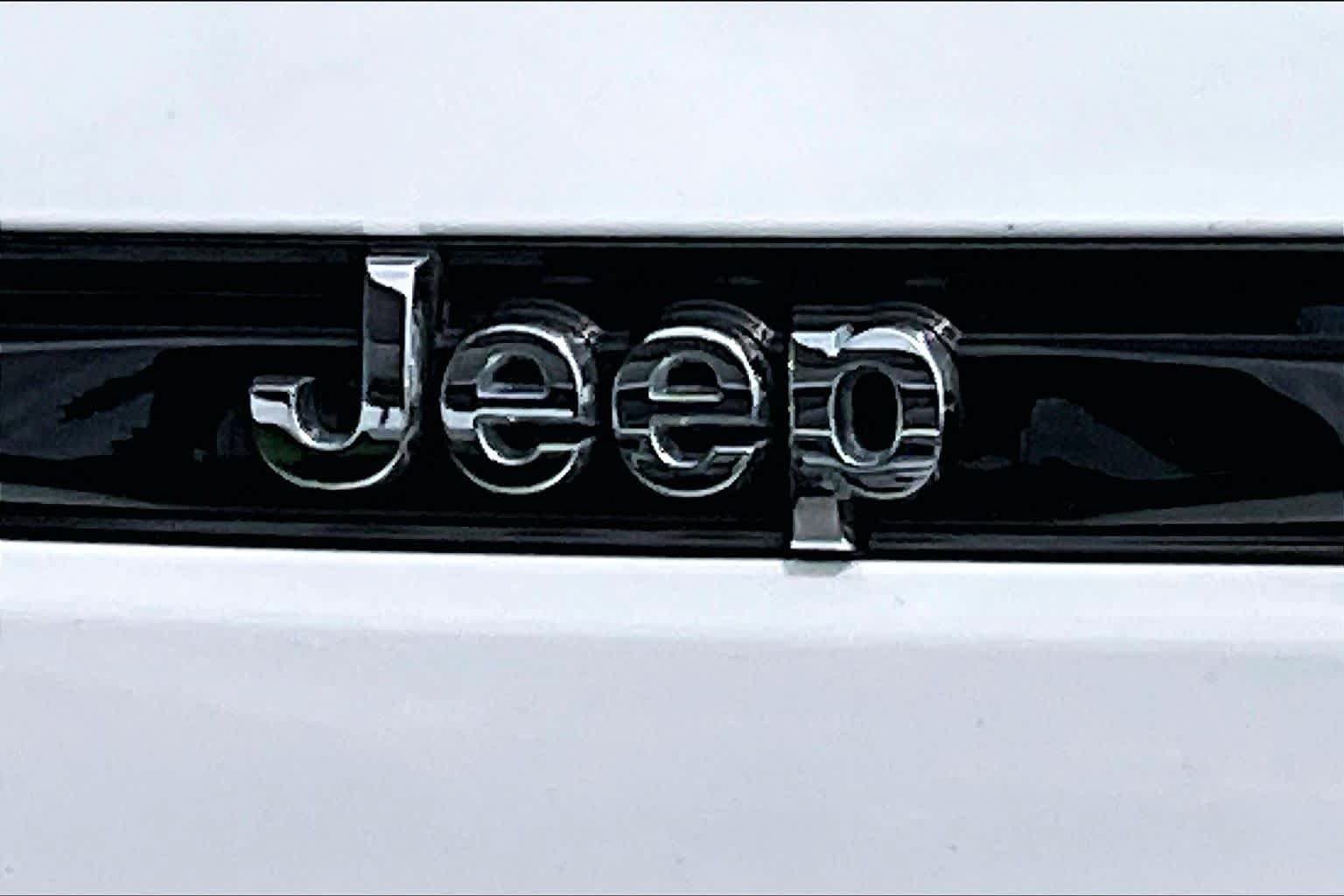 Certified 2023 Jeep Grand Cherokee Laredo AWD/4WD image 26