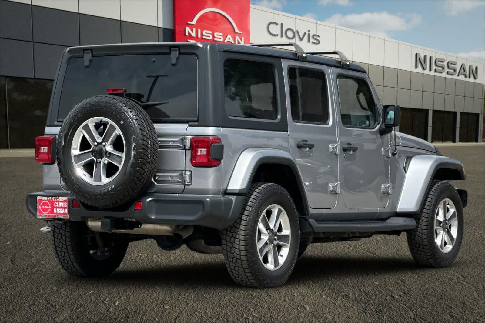 Used 2018 Jeep Wrangler Unlimited Sahara AWD/4WD image 3