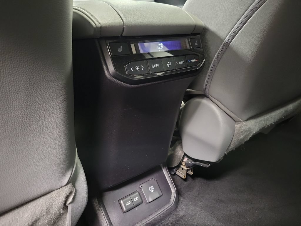 Used 2022 Toyota Highlander Platinum AWD/4WD image 30