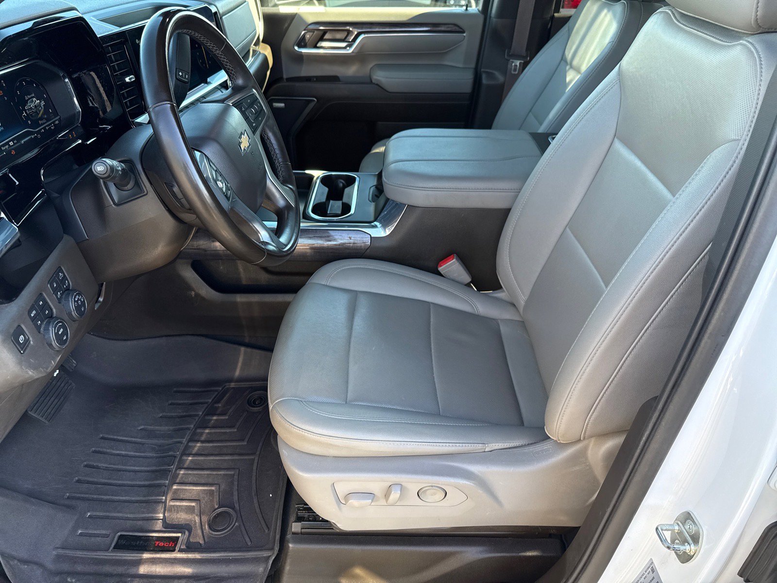 Used 2024 Chevrolet Silverado 3500 LTZ w/ LTZ Convenience Package image 10