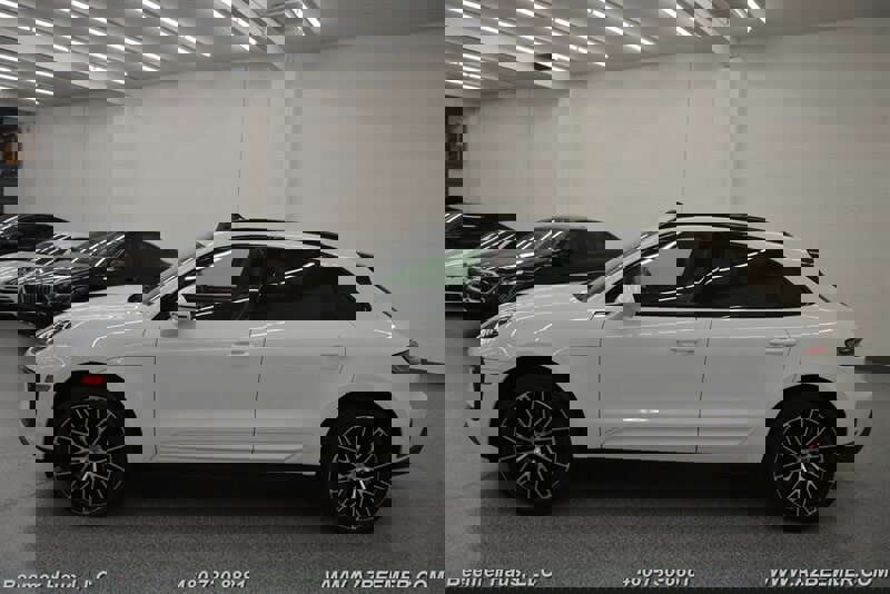 Used 2024 Porsche Macan w/ Premium Plus Package image 5