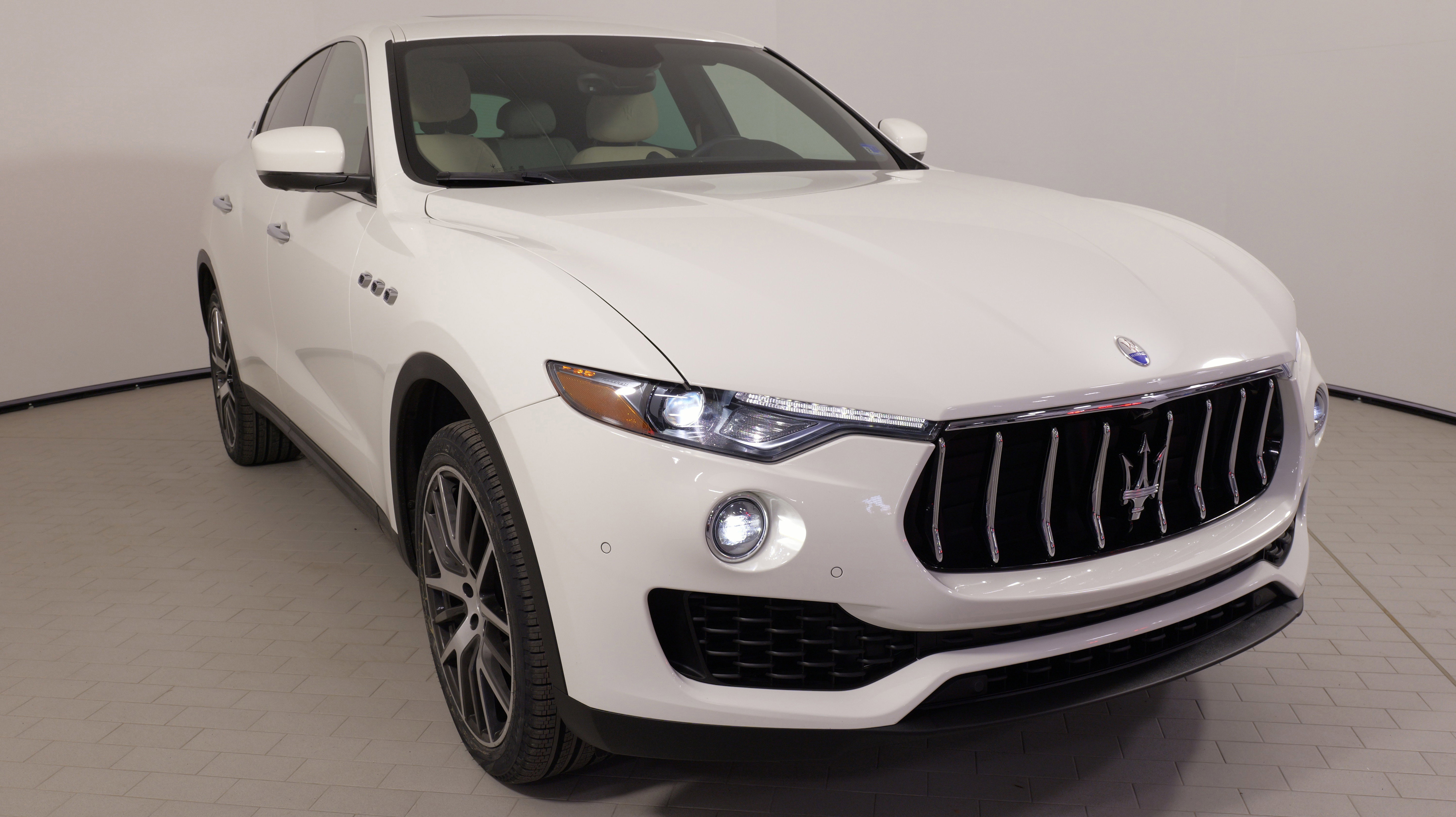 Used 2018 Maserati Levante image 6