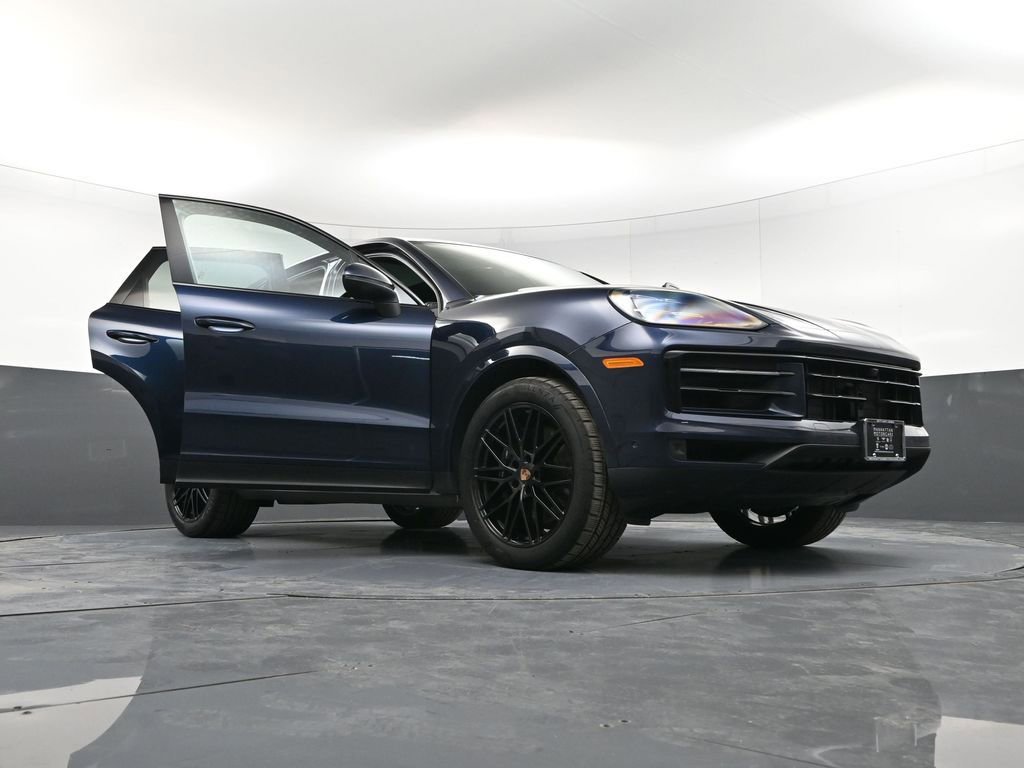 Certified 2025 Porsche Cayenne image 35