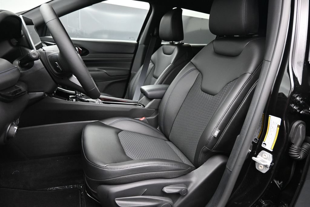 New 2026 Jeep Compass Latitude AWD/4WD image 2