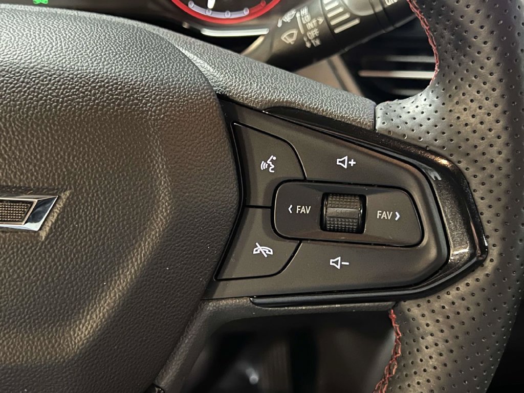 Used 2024 Chevrolet Trax RS w/ Driver Confidence Package FWD image 22