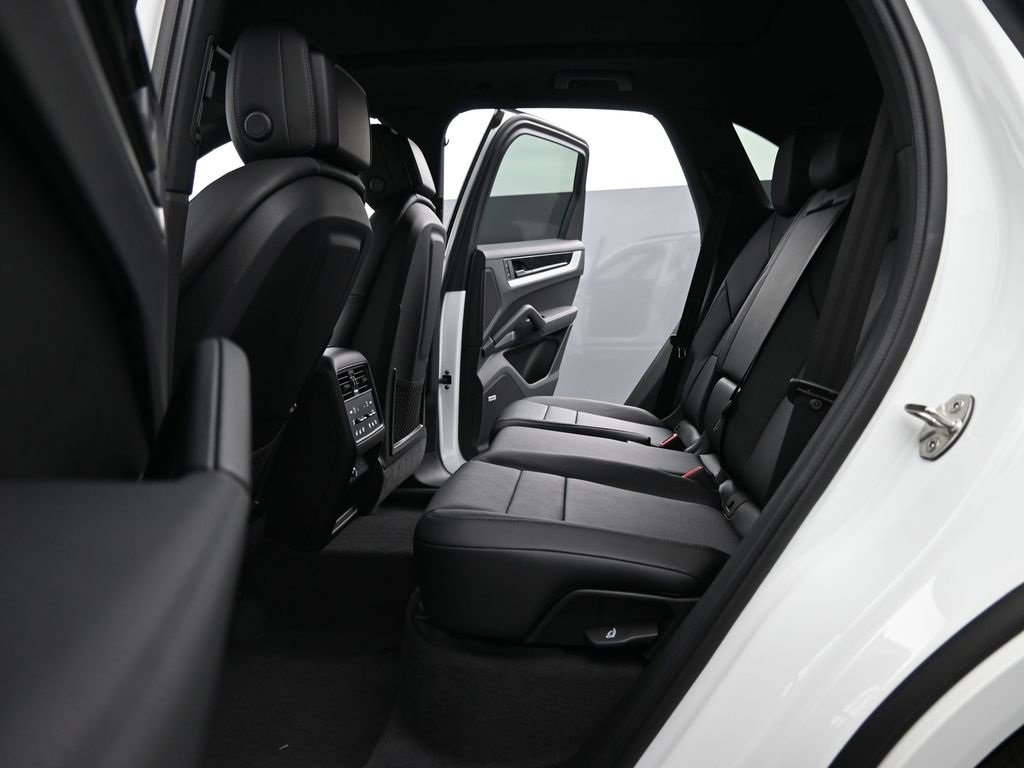 New 2025 Porsche Cayenne image 26