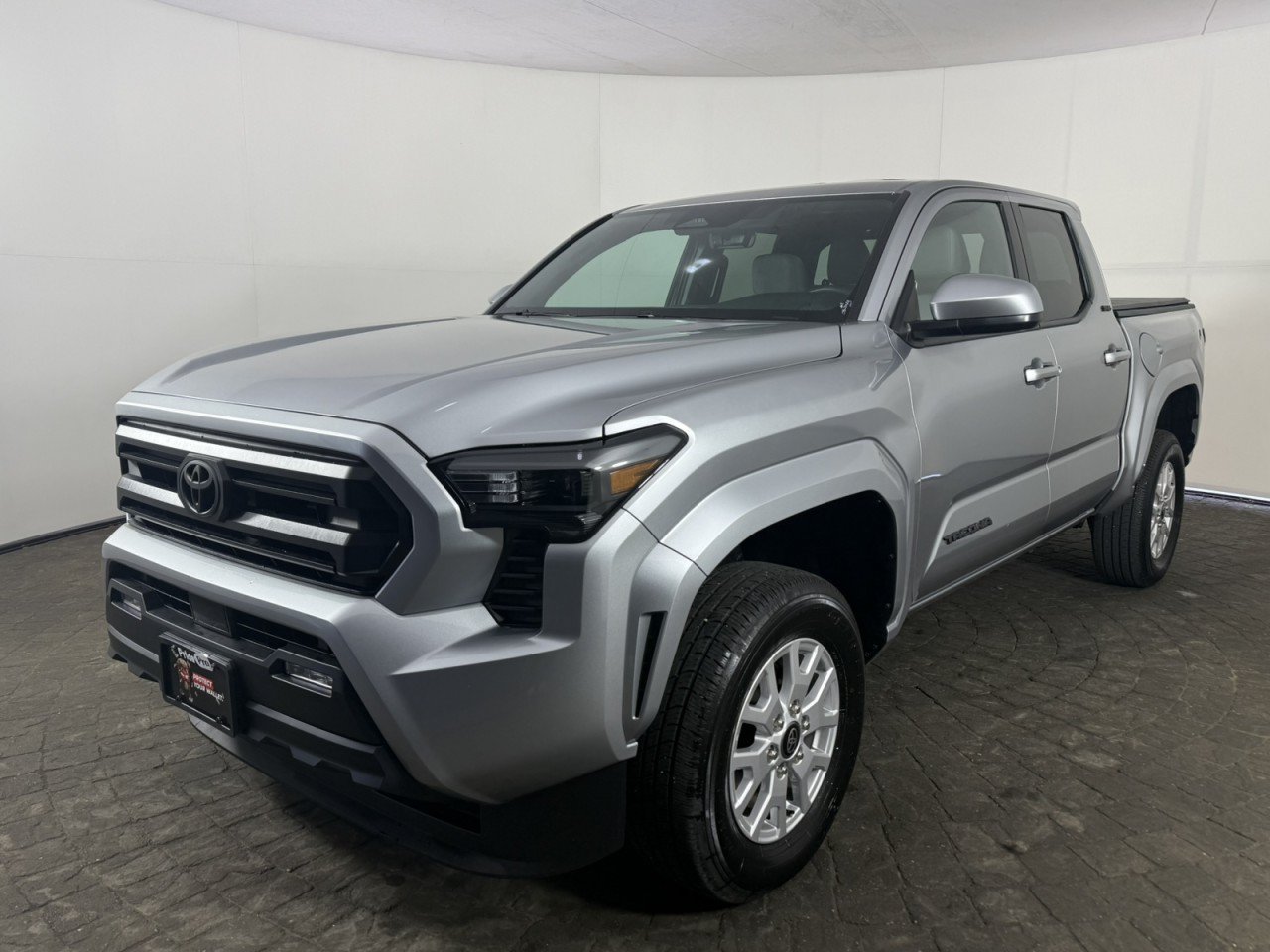 Used 2026 Toyota Tacoma SR5 AWD/4WD image 3