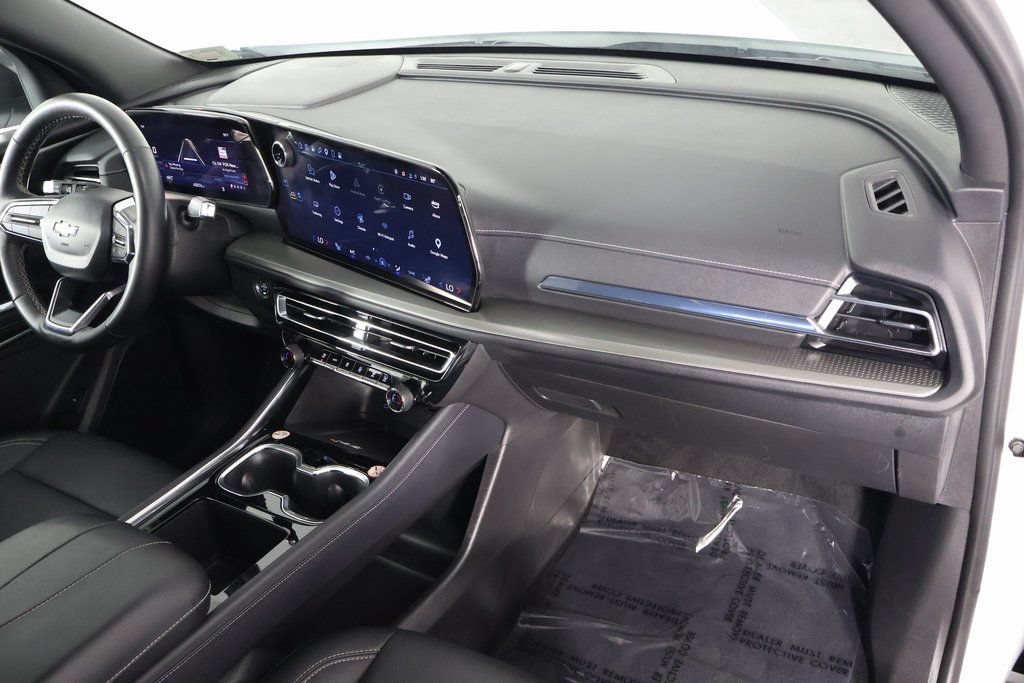 Used 2025 Chevrolet Traverse LT AWD/4WD image 9