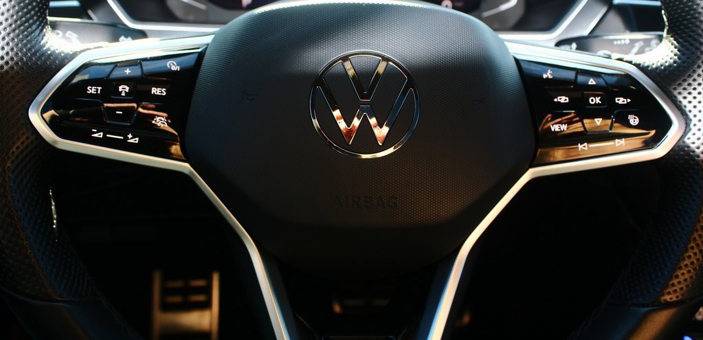 Used 2023 Volkswagen Tiguan SEL R-Line image 14