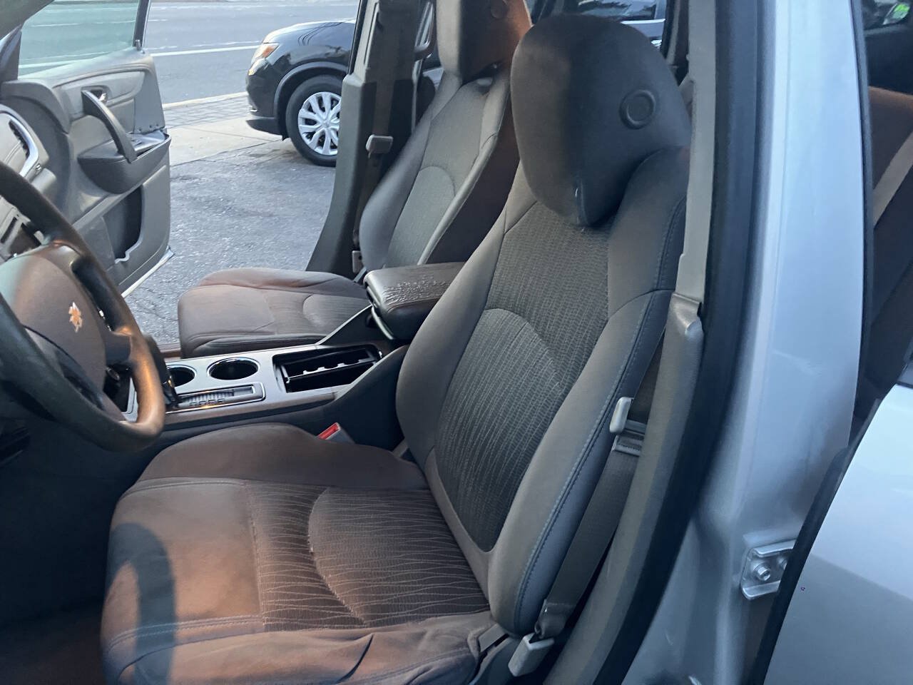 Used 2014 Chevrolet Traverse LS FWD image 28