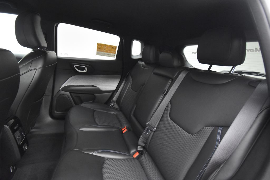 Certified 2023 Jeep Compass Latitude AWD/4WD image 17