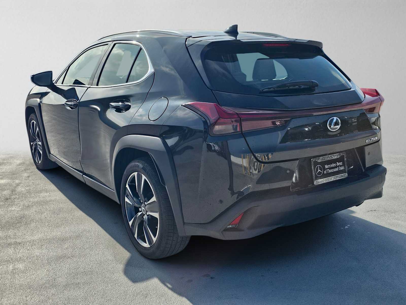 Used 2023 Lexus UX 250h FWD w/ Accessory Package (Z2) image 5