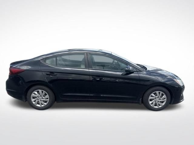 Used 2019 Hyundai Elantra SE w/ Winter Weather Package FWD image 8