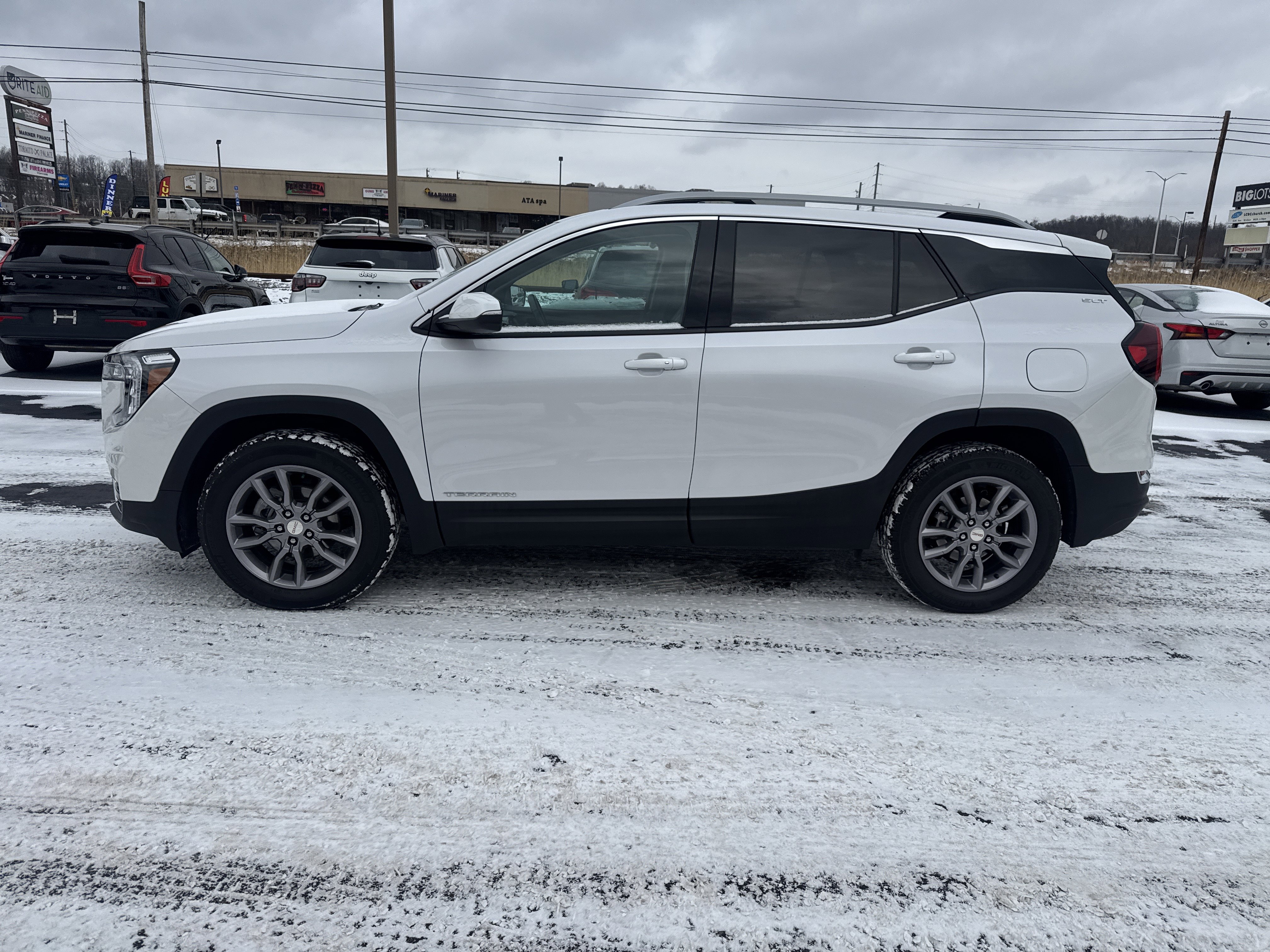 Used 2023 GMC Terrain SLT w/ LPO, Floor Liner Package image 7