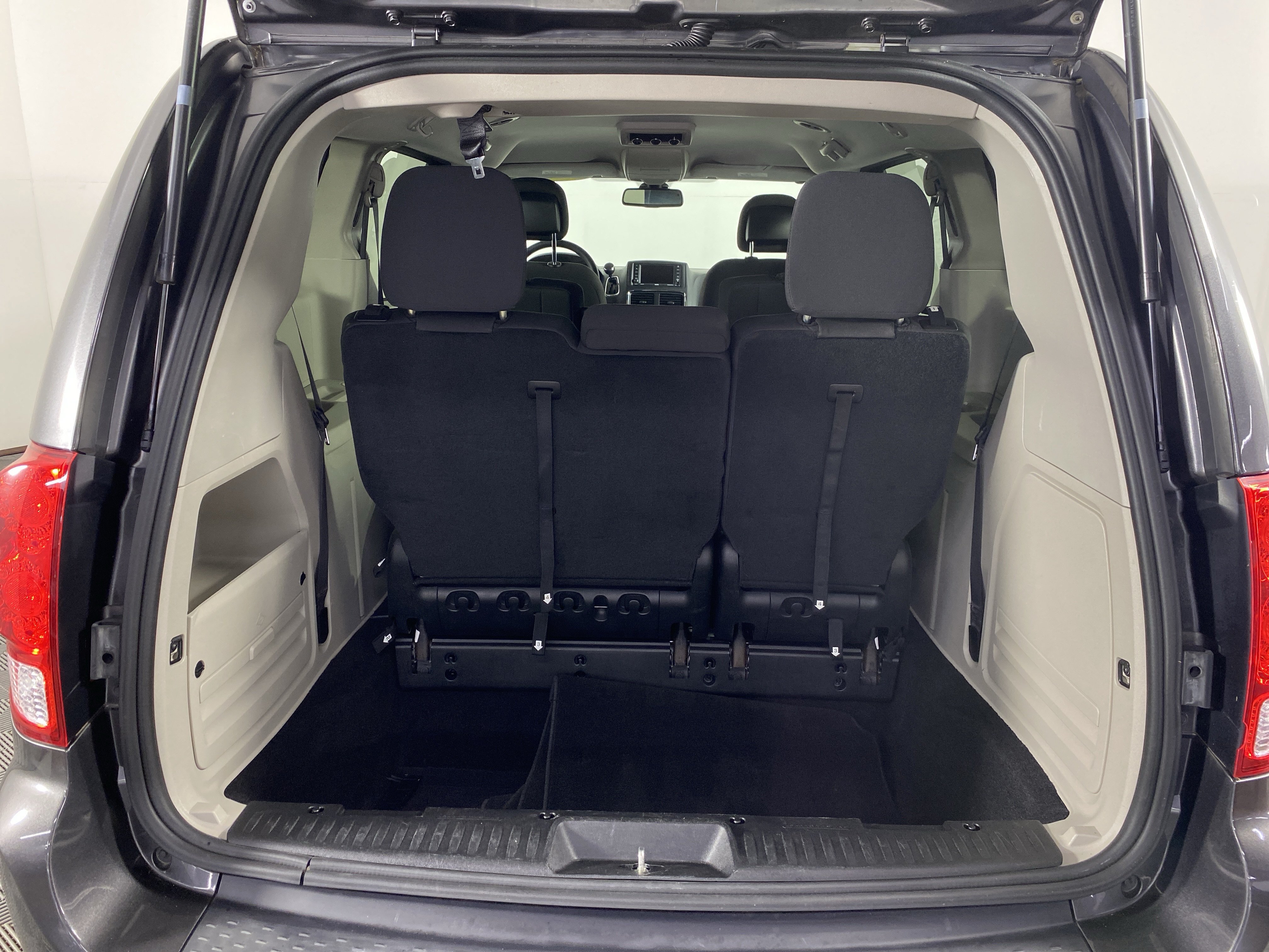 Used 2019 Dodge Grand Caravan SE w/ UConnect Hands-Free Group FWD image 31