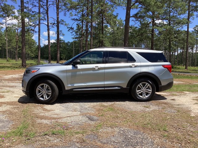 Used 2020 Ford Explorer XLT w/ Class III Trailer Tow Package image 2