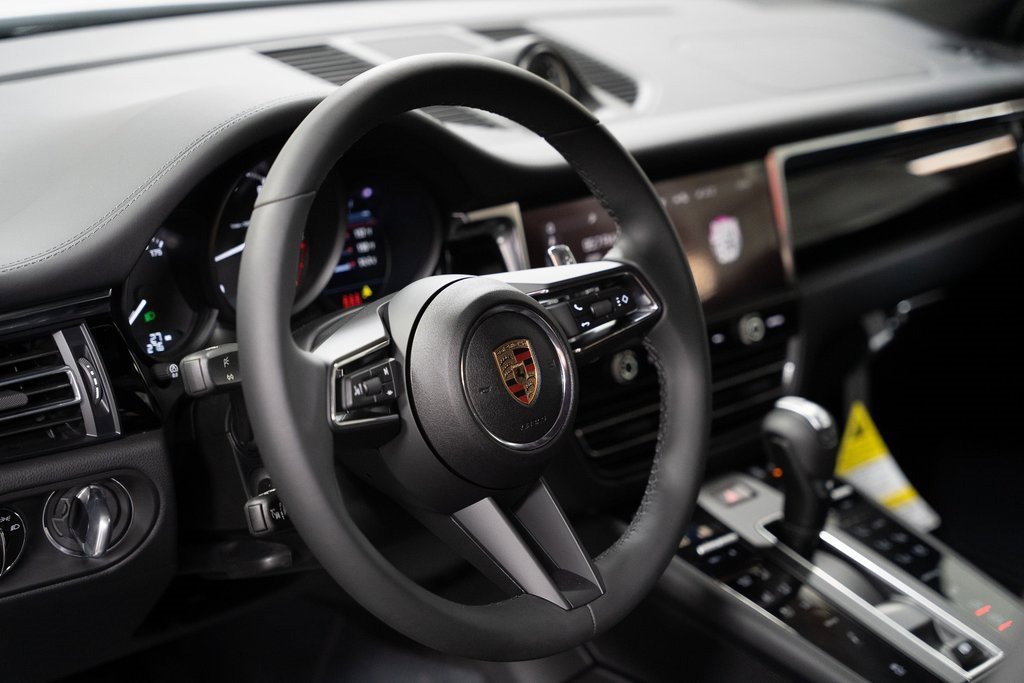 Used 2024 Porsche Macan image 4