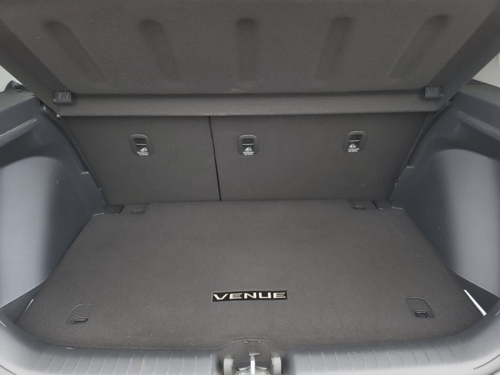Used 2025 Hyundai Venue SEL FWD image 13