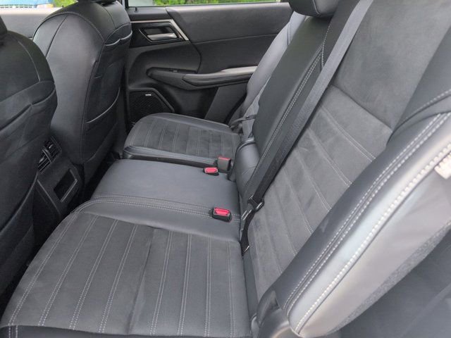 Used 2025 Mitsubishi Outlander SE FWD image 28