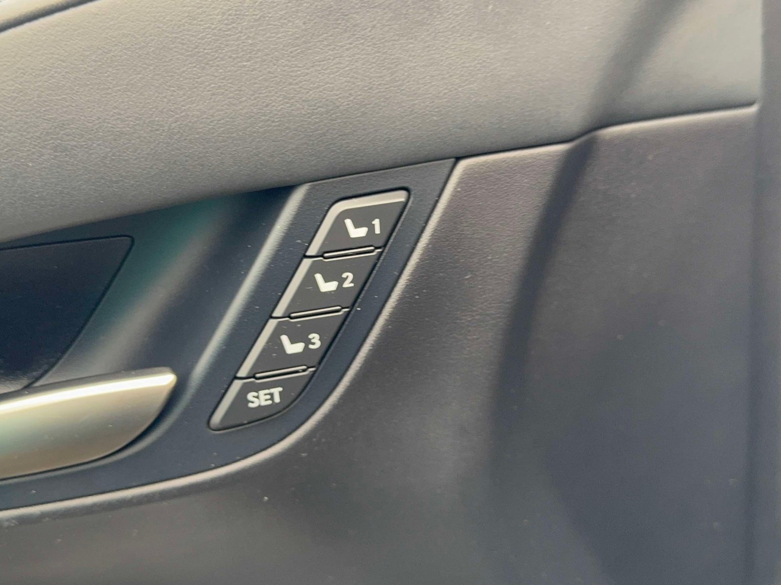 Used 2019 Lexus LX 570 4WD w/ Luxury Package image 19