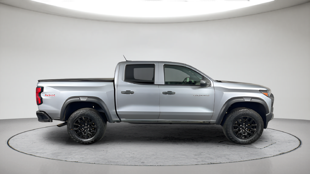 Used 2025 Chevrolet Colorado Trail Boss AWD/4WD image 7