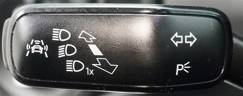 Used 2016 Volkswagen Golf R 4-Door image 16