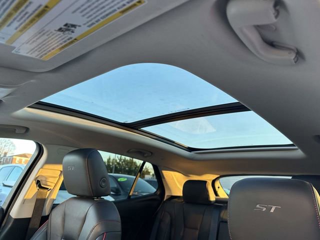 Used 2023 Buick Envision Essence w/ Sport Touring Package image 31