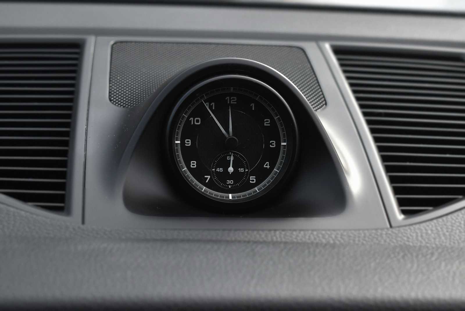 Used 2023 Porsche Macan T image 20