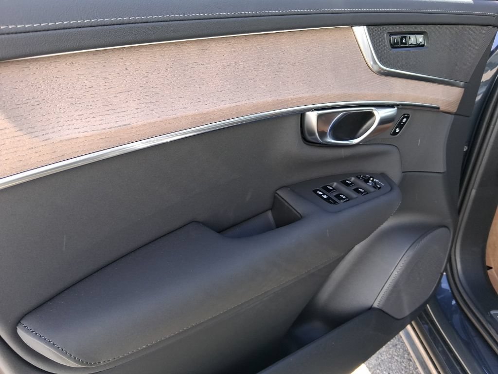 New 2026 Volvo XC90 B5 Core w/ Protection Package AWD/4WD image 9