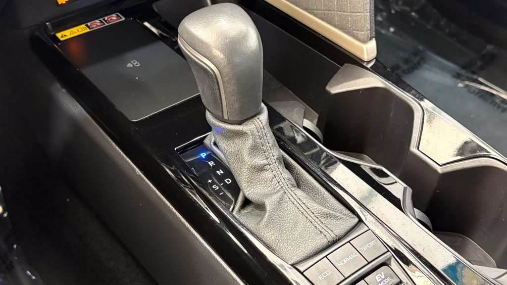 Used 2025 Toyota Camry XLE FWD image 39