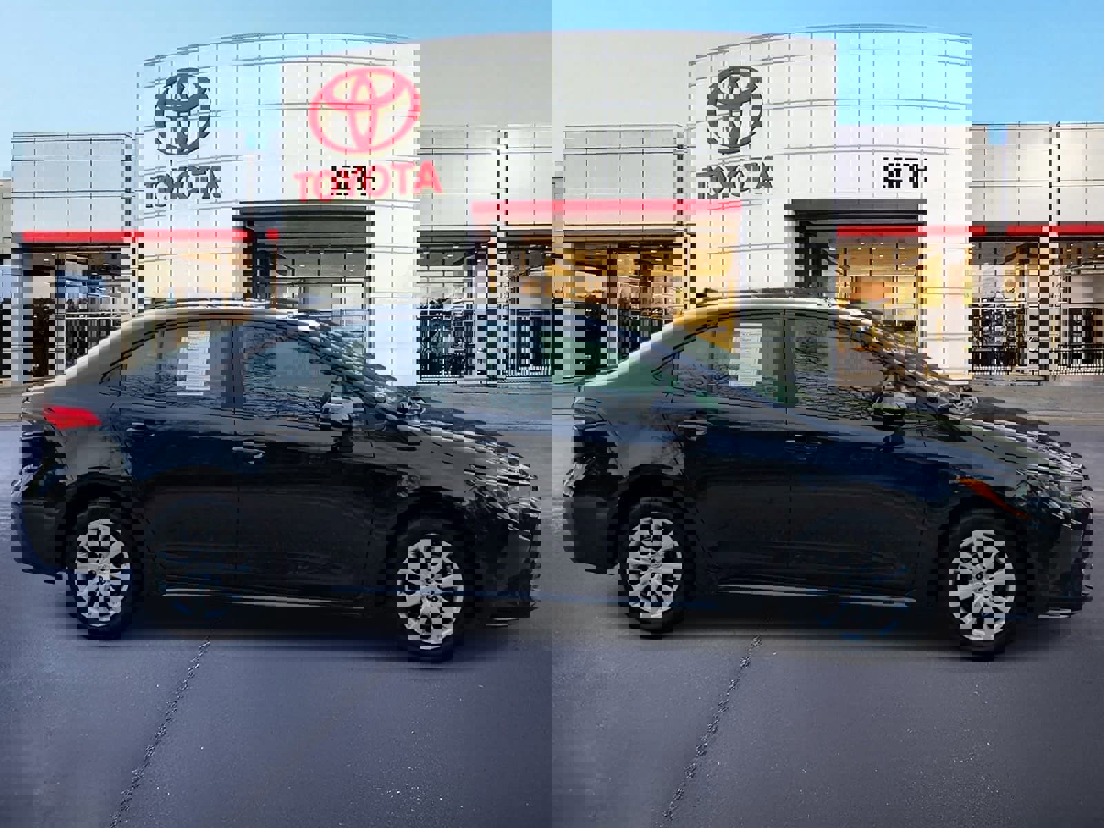 Used 2024 Toyota Corolla LE image 4