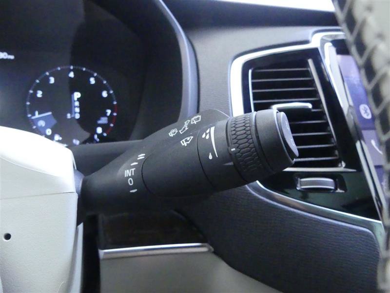 Used 2016 Volvo XC90 T6 Momentum w/ Momentum Plus Package AWD/4WD image 19