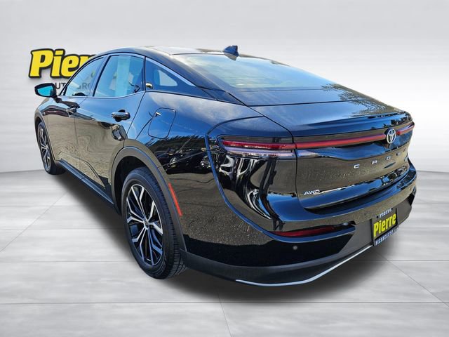 Used 2023 Toyota Crown Limited image 3