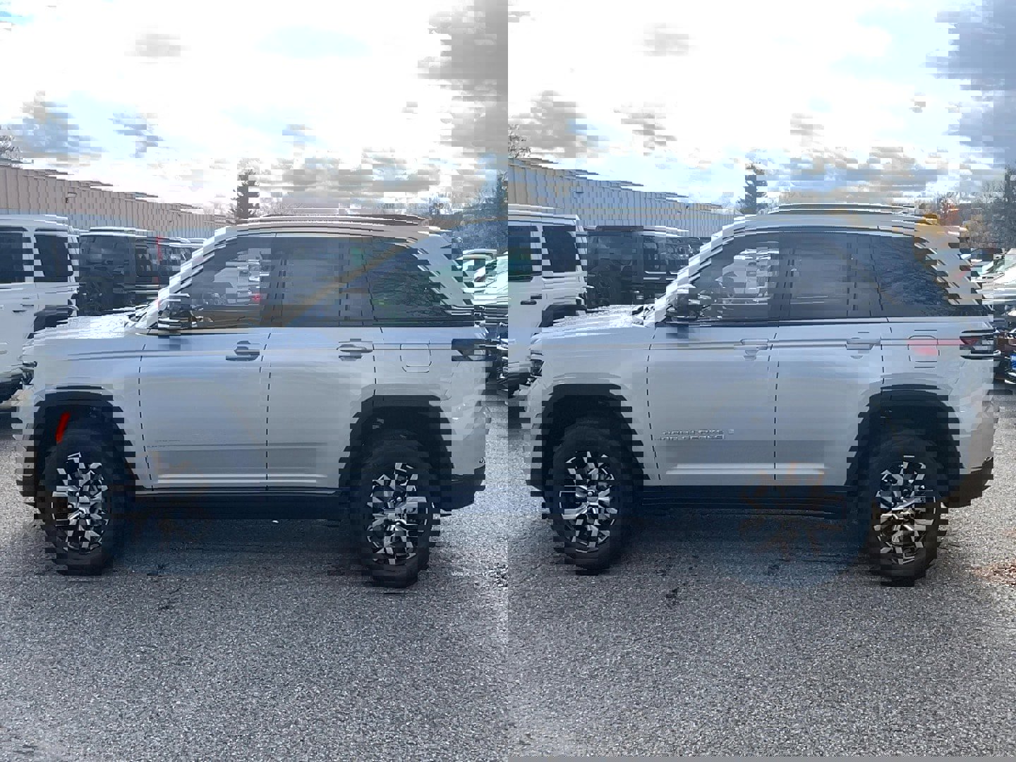 New 2025 Jeep Grand Cherokee Limited image 7