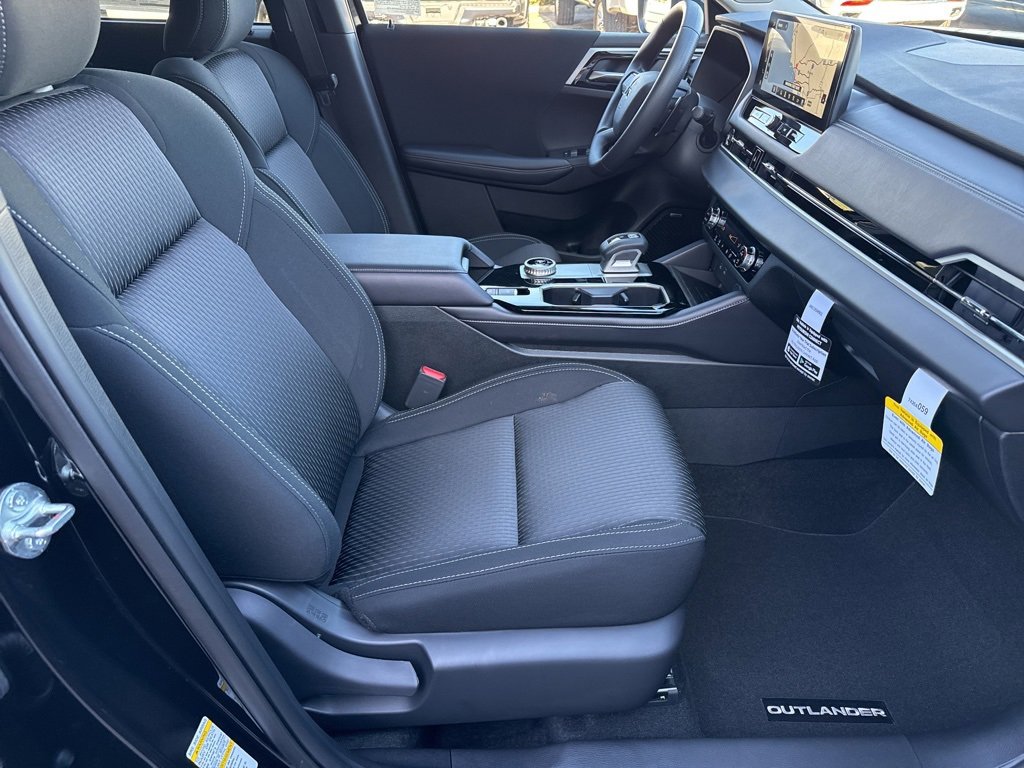 New 2025 Mitsubishi Outlander ES image 25