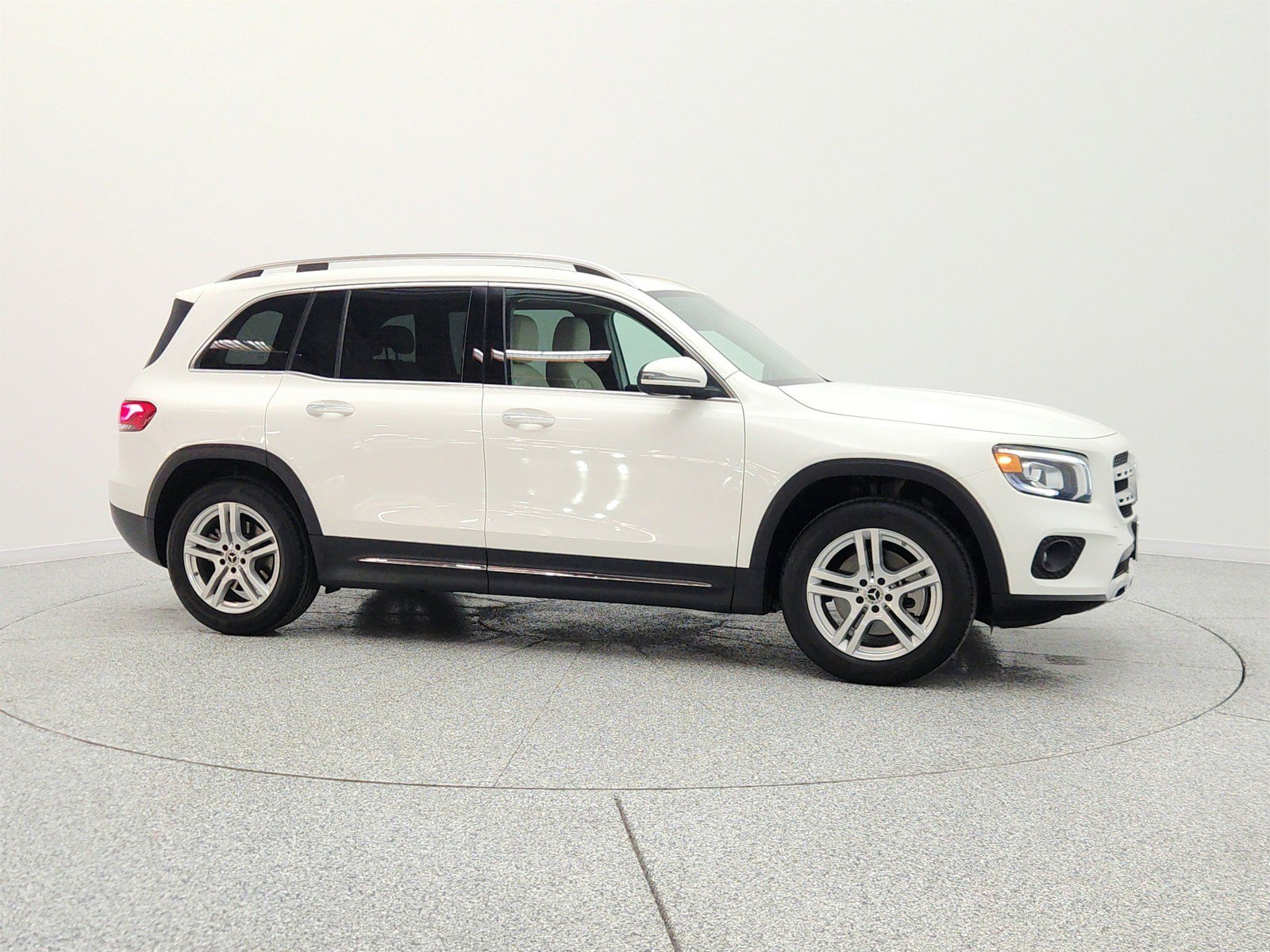 Used 2023 Mercedes-Benz GLB 250 image 4
