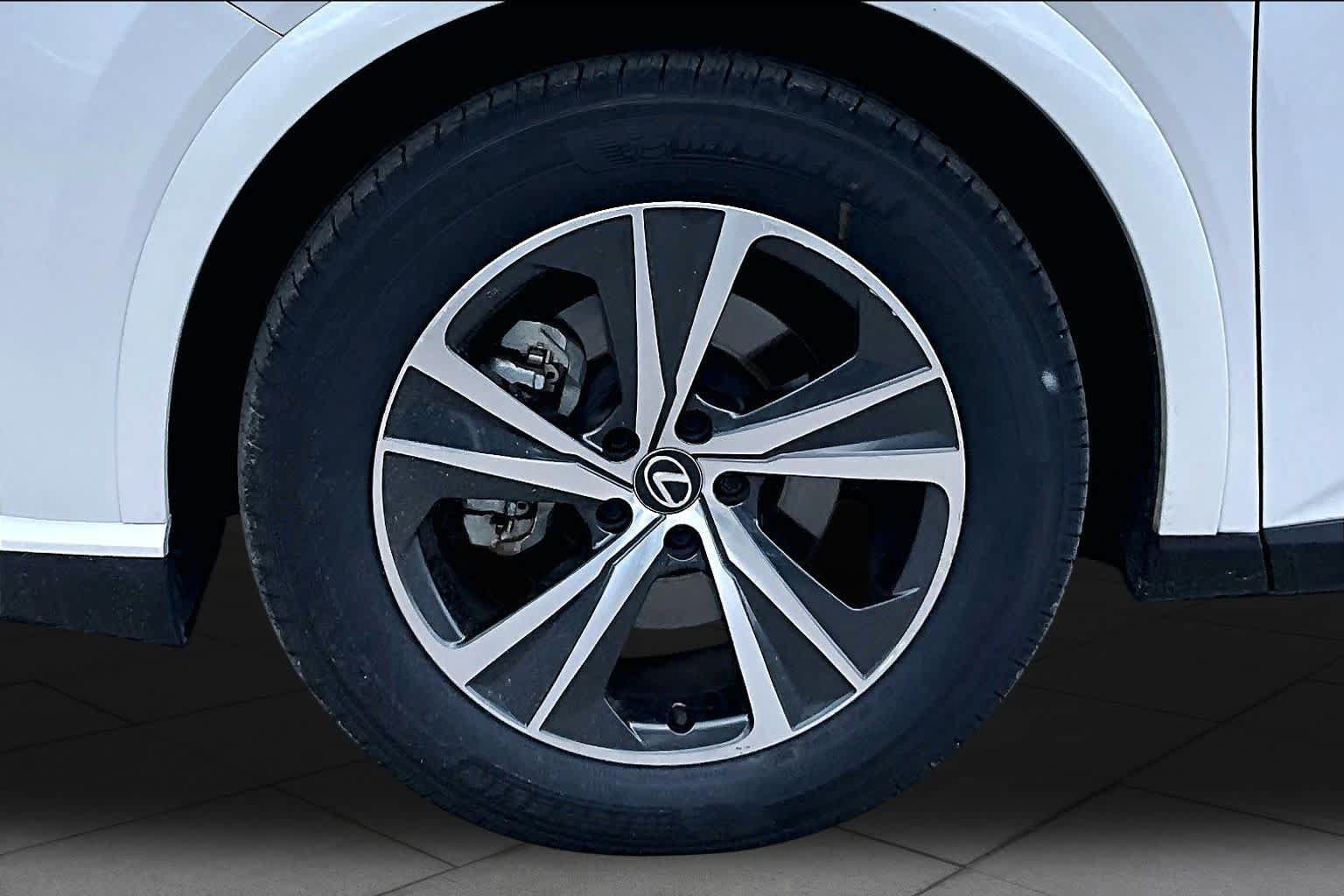 Used 2024 Lexus RX 350h w/ Accessory Package (Z1) AWD/4WD image 10