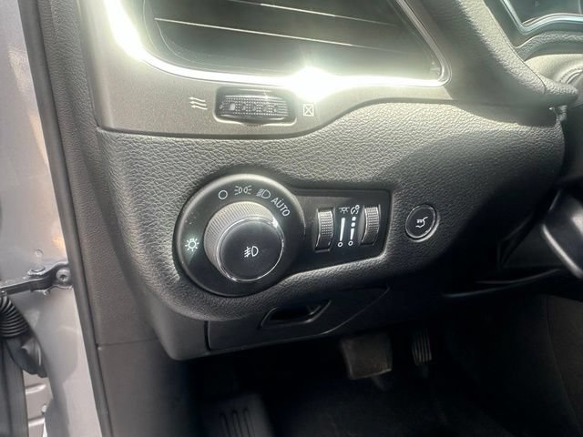 Used 2021 Jeep Cherokee Limited AWD/4WD image 31