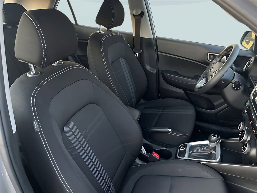 Used 2025 Hyundai Venue SEL image 10