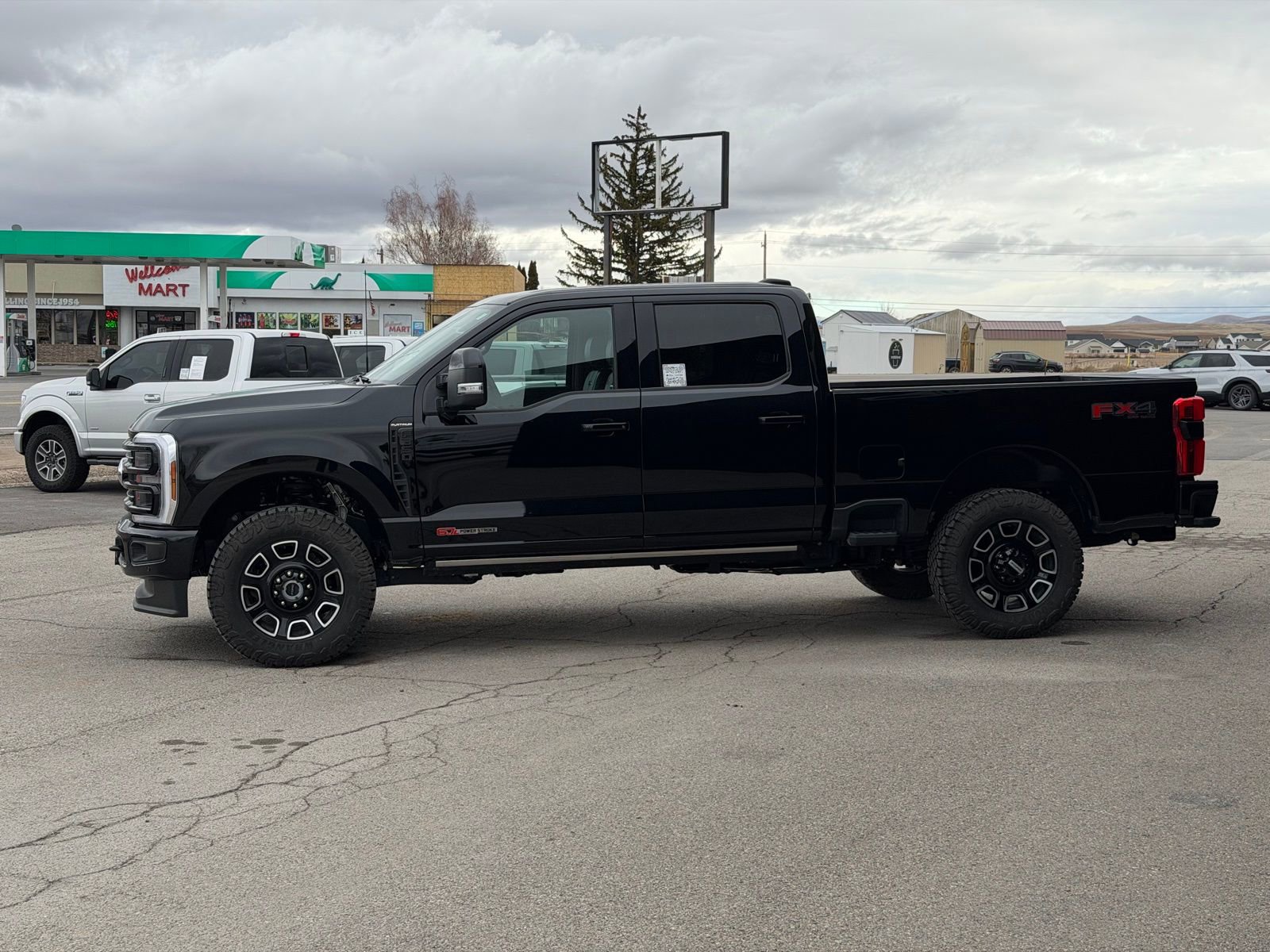 Used 2025 Ford F350 Platinum image 11