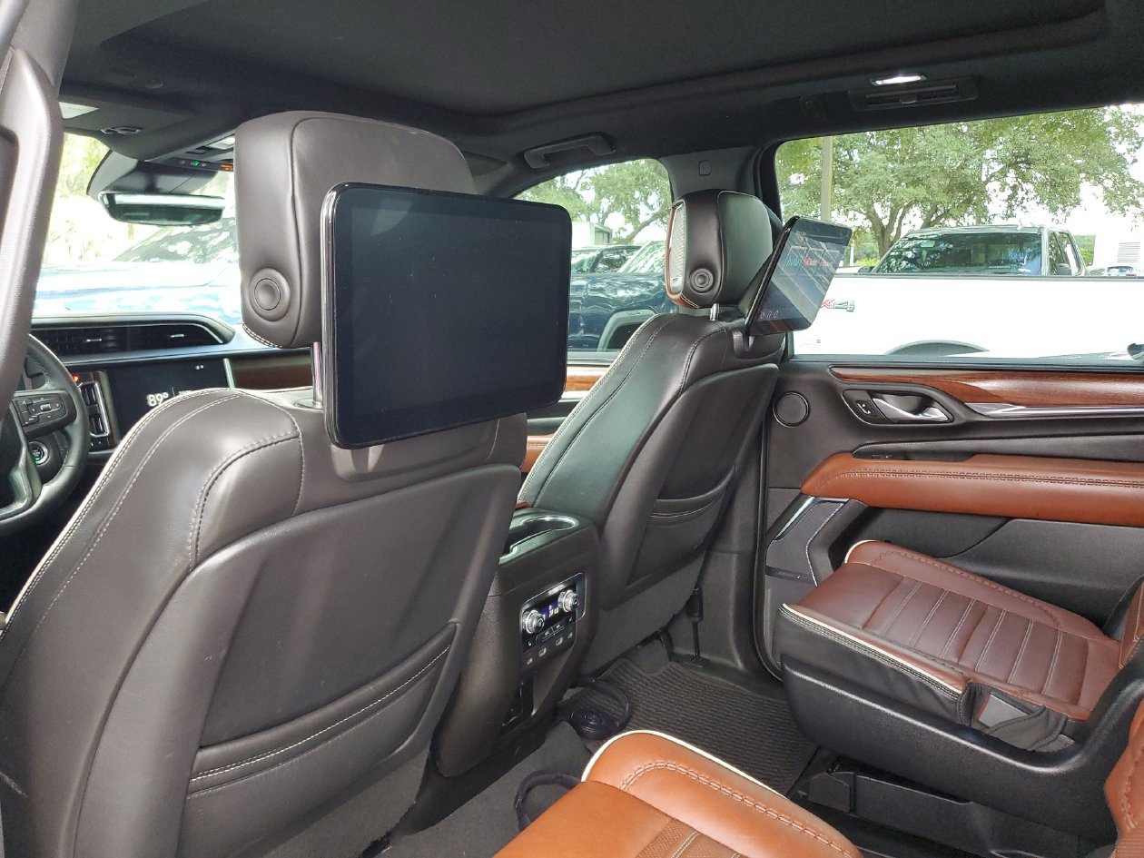 Used 2023 GMC Yukon XL Denali Ultimate AWD/4WD image 9