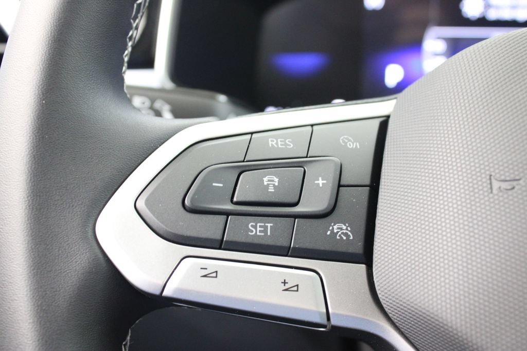 New 2026 Volkswagen Taos SE FWD image 24
