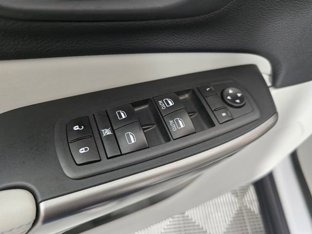 Used 2020 Jeep Cherokee Latitude Plus image 25