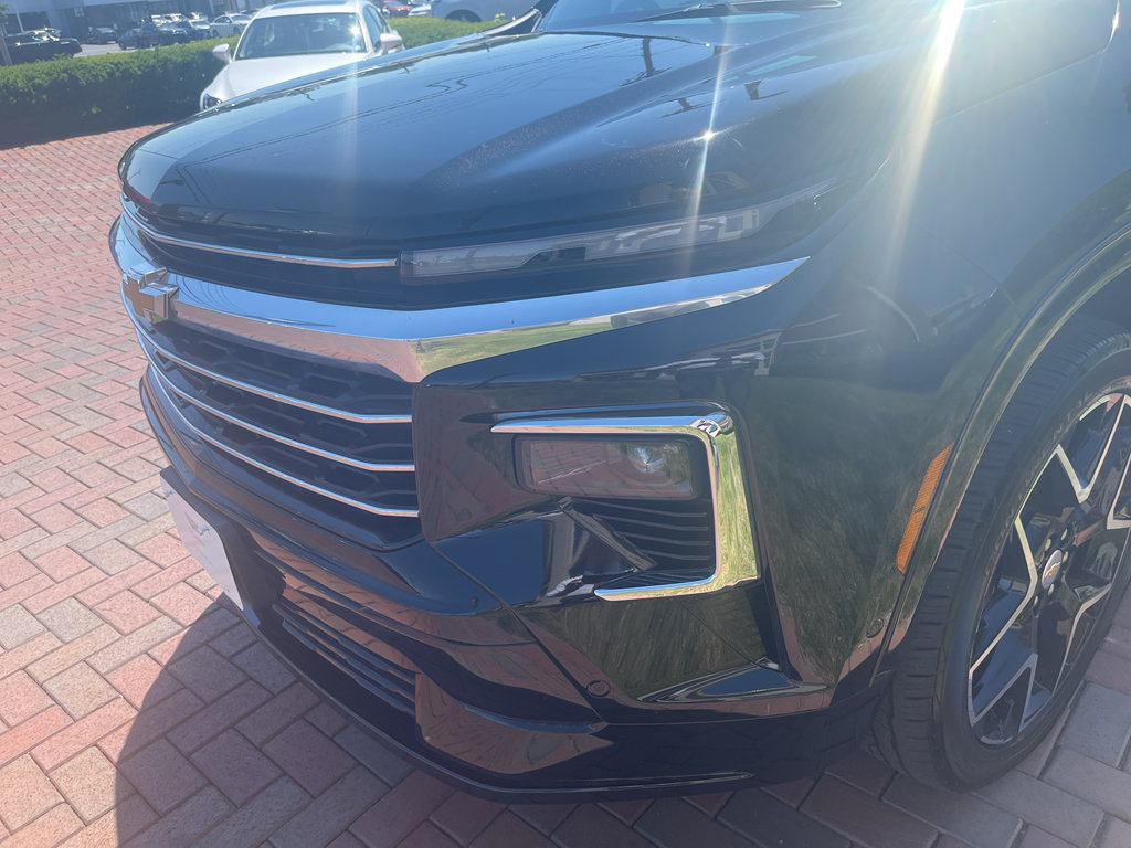 Used 2025 Chevrolet Traverse High Country w/ LPO, Floor Liner Package AWD/4WD image 2