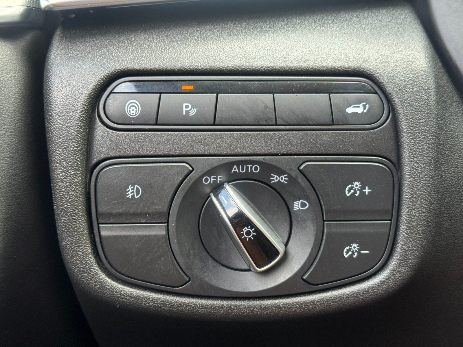 Used 2019 INFINITI QX50 Essential w/ Premium Heat Package FWD image 18