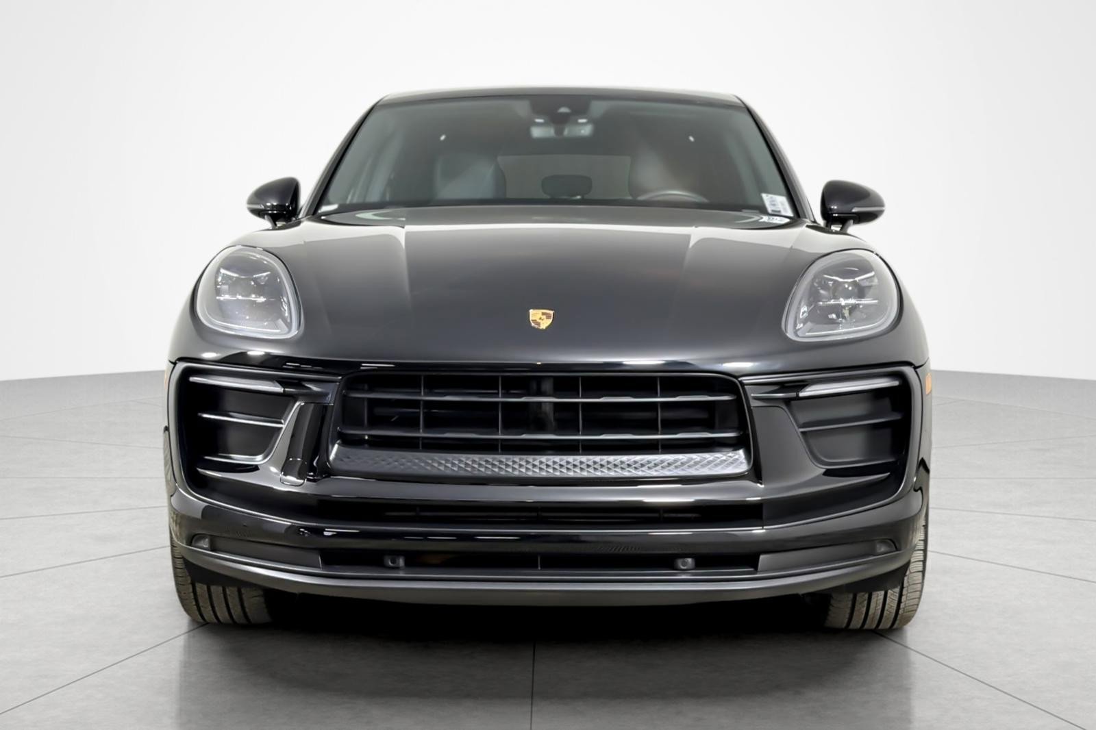 Used 2022 Porsche Macan w/ Driver Memory Package image 8