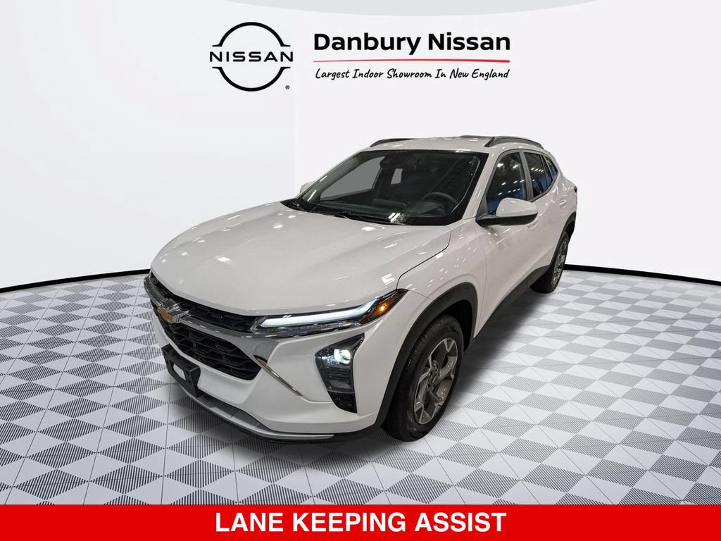Used 2025 Chevrolet Trax LT w/ Driver Confidence Package FWD image 8