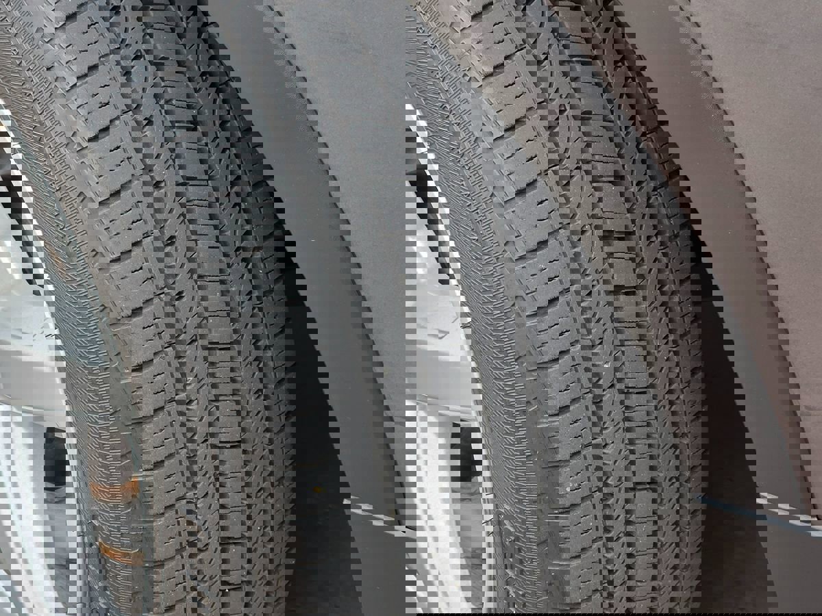 Used 2019 Ford Explorer XLT image 23