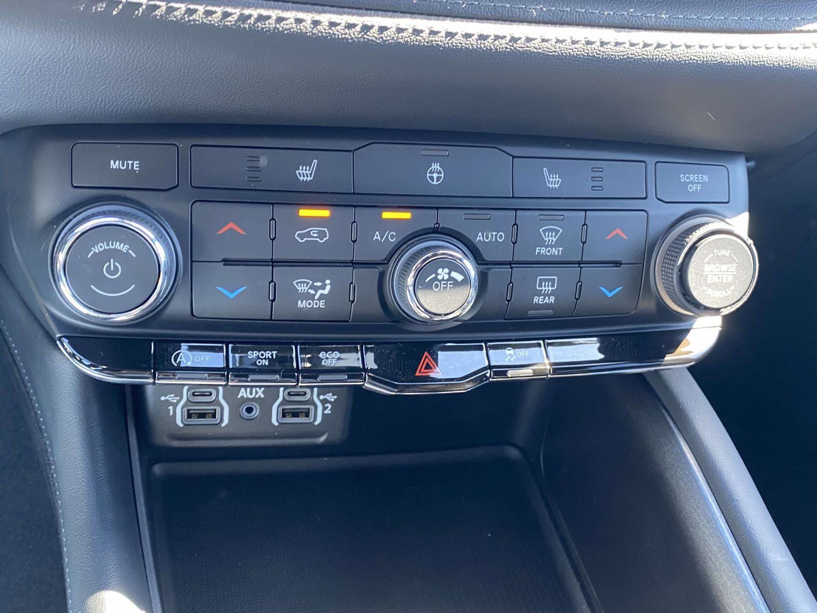 Certified 2024 Dodge Durango SXT image 9