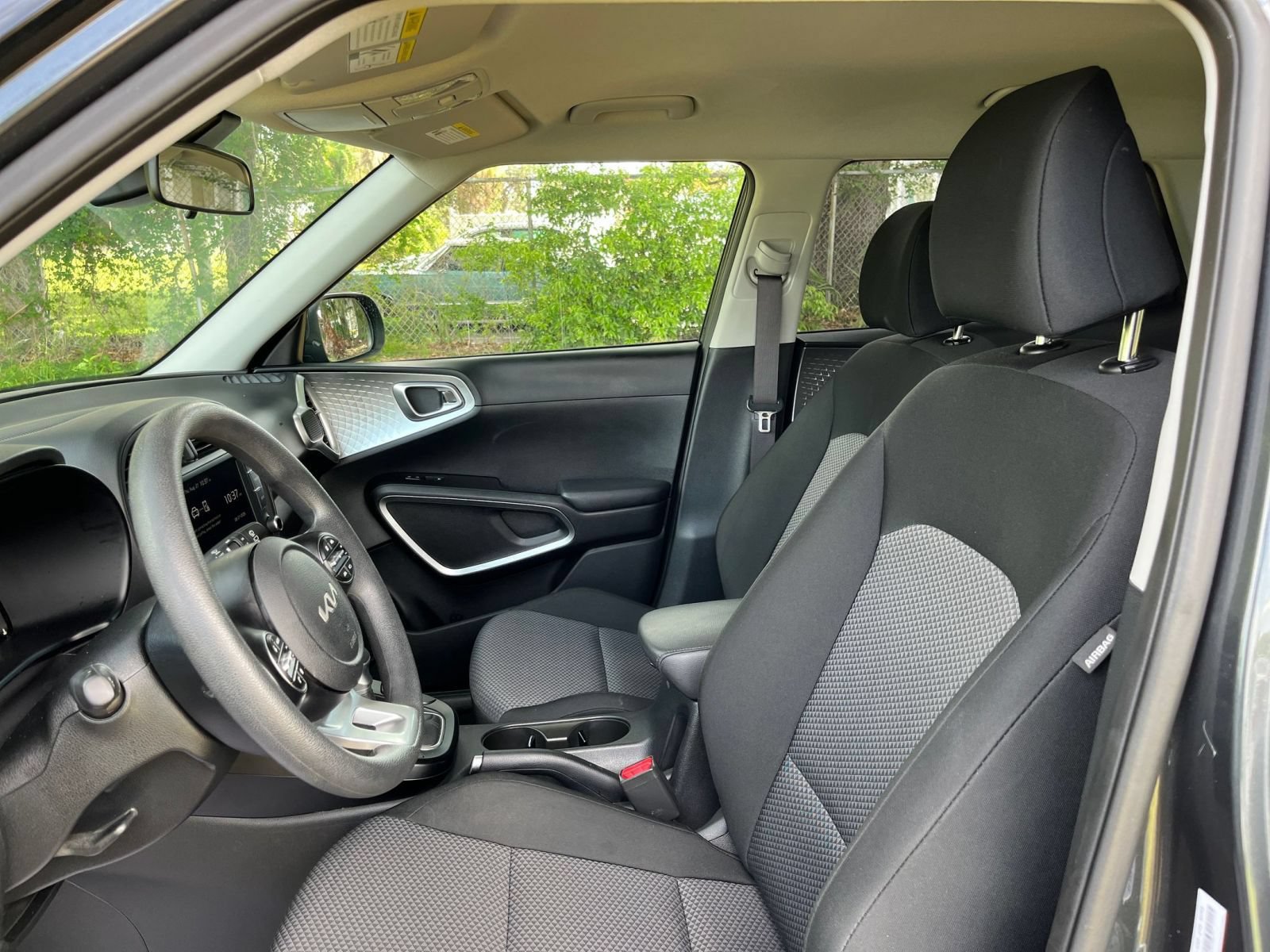 Used 2025 Kia Soul LX w/ LX Technology Package FWD image 24